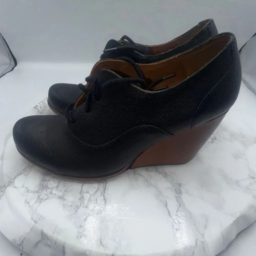 KORK-EASE Black Leather Olive Lace Up Pump-7.5M